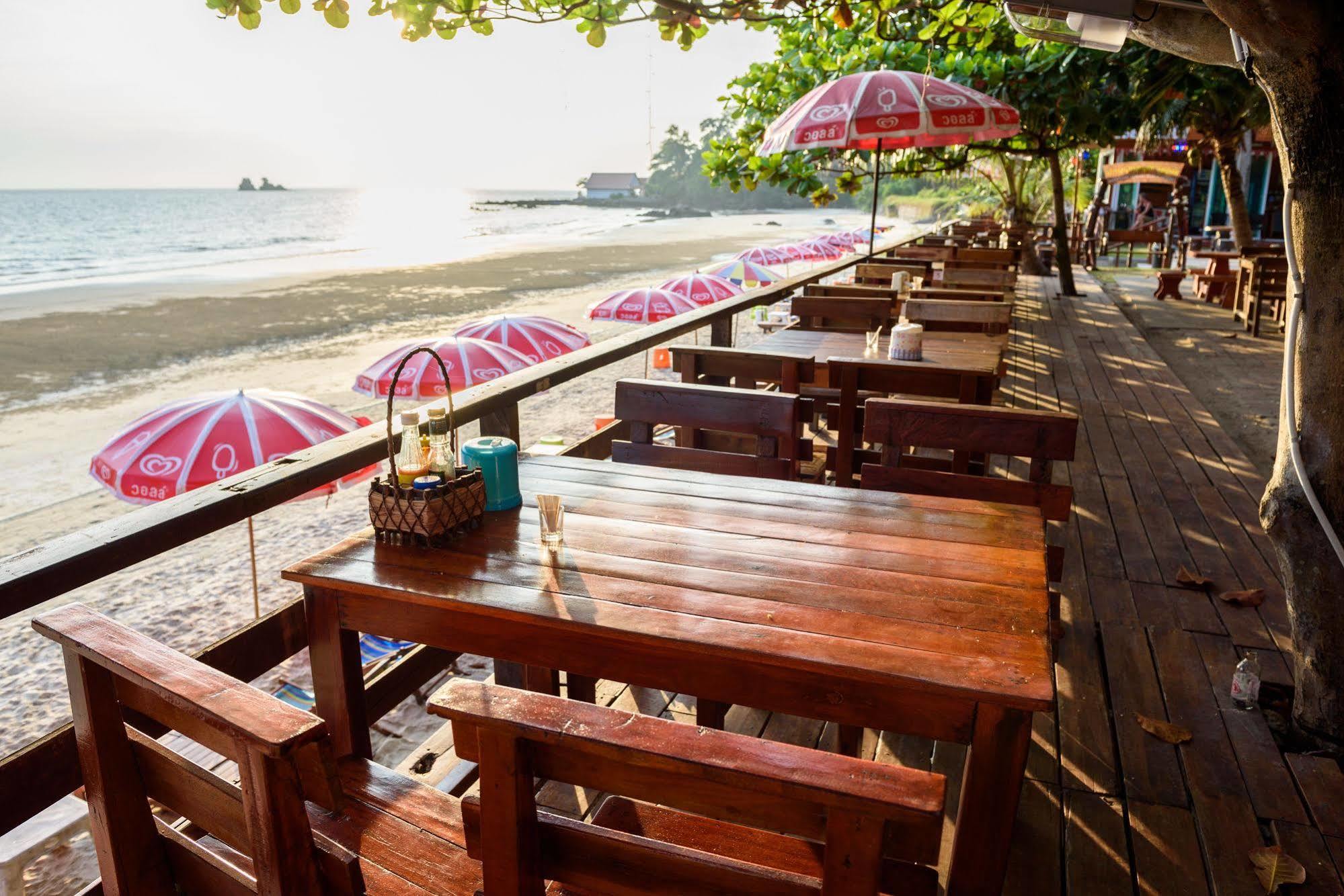Baansuan Aokhai Beach Resort Mae Phim Exteriör bild