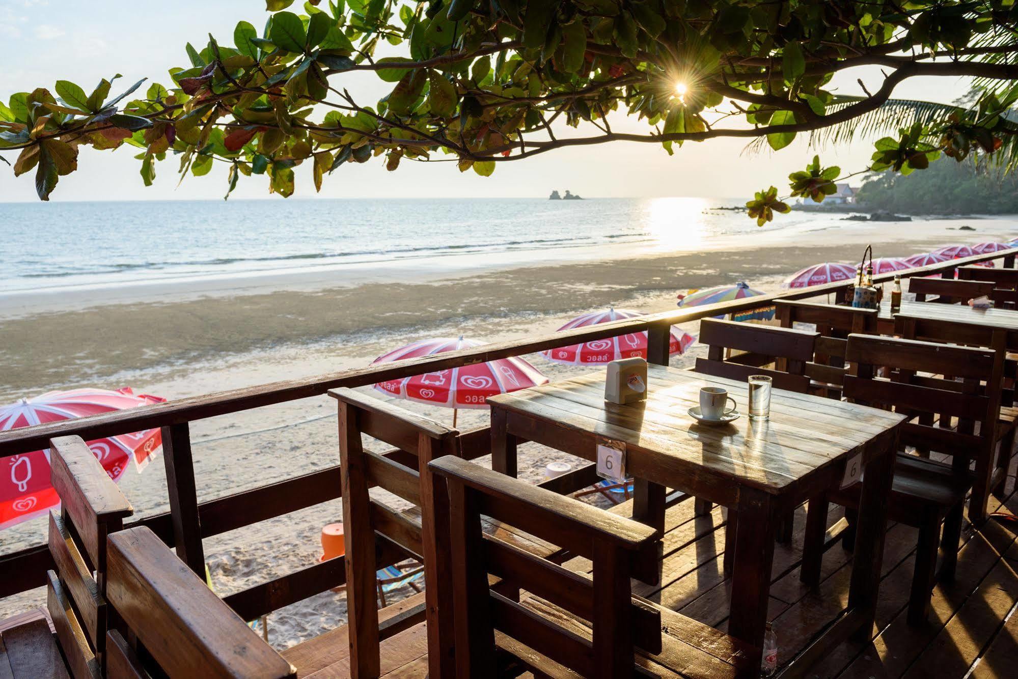Baansuan Aokhai Beach Resort Mae Phim Exteriör bild