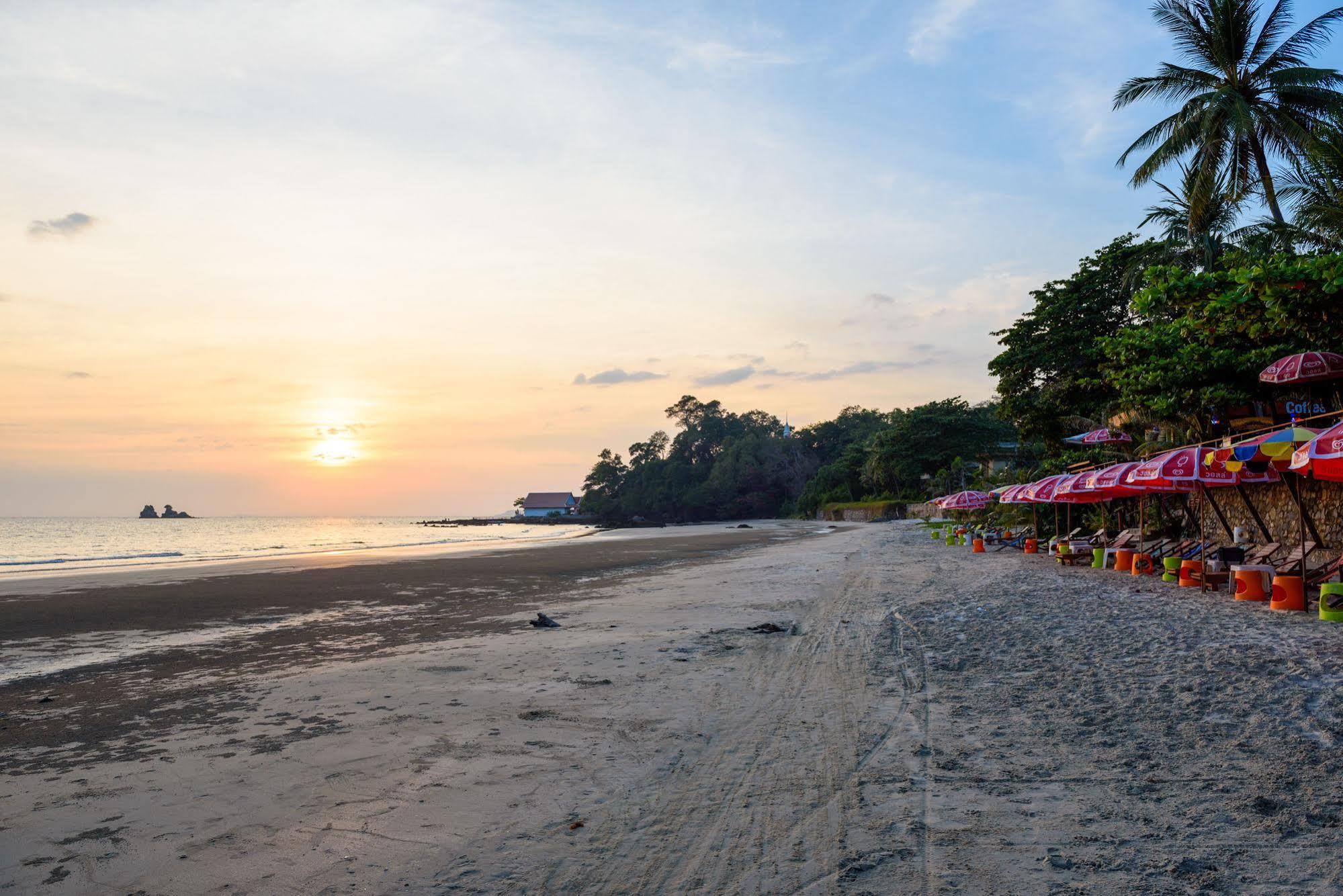Baansuan Aokhai Beach Resort Mae Phim Exteriör bild